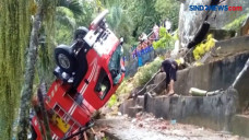 Detik-Detik Mobil Pemadam...