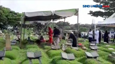 Tak Kuasa Tahan Tangis,...