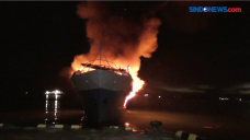 KM Fajar Baru 8 Terbakar...