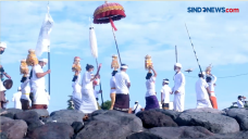 Umat Hindu di Bali Lakukan...