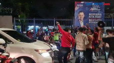 Mahasiswa Geruduk Kantor...