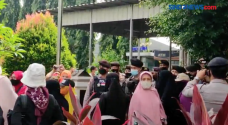 Polisi Bubarkan Kerumunan...