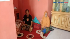 Warga Pangandaran yang...