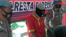 Polisi Ciduk Kurir dan...