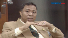 Mantan Mendagri Syarwan...