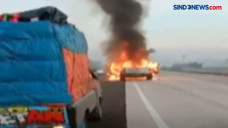 Detik-Detik Mobil Terbakar...