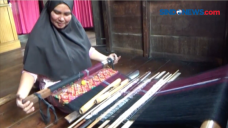 Melihat Kain Songket...