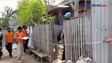 Polisi Geledah Rumah...