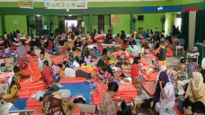 Ratusan Warga Balongan...