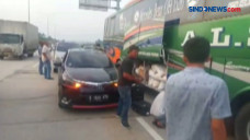 Polisi Kejar Bus Pengedar...