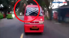 Viral! Aksi Sopir Angkot...