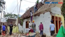 Usai Gempa Malang, Warga...