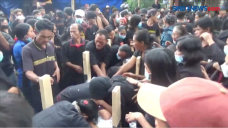 Tangis Keluarga Iringi...