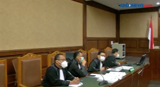 Sidang Perdana, Edhy...
