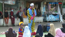 Badut Berpeci Keliling...