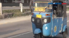 Nekat Mudik dengan Bajaj...