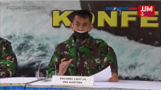 Sambil Terisak, Kolonel...