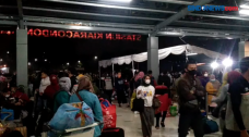 Stasiun KA Diserbu Penumpang...