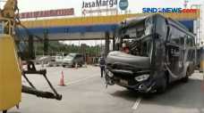 Rem Blong, Bus Tabrak...