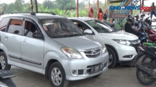 Mobil Naik Perahu Hindari...