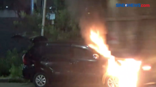 Minibus Hangus Terbakar...