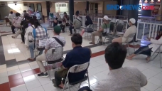 Ribuan Jemaah Antre...
