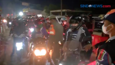 Ribuan Pemotor Padati...