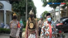 Polisi Jadi Gatot Kaca,...