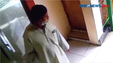 Pria Berjubah Curi 2...
