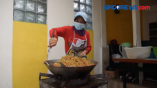 Warung Nasi di Tengah...