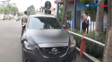 Terobos Lampu Merah,...