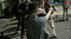 Polisi Bubarkan Paksa...