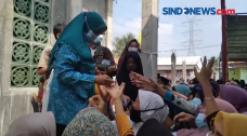 Bupati Bekasi Bagi-Bagi...