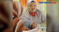 Viral, Dua Emak Asyik...