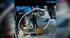 Terlalu, Pria Ini Catut...