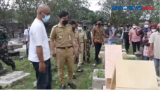 Anak-anak Perusak Makam...