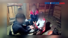 Warga Papua Serahkan...
