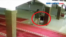 Sepasang Muda-mudi Berbuat...