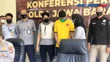 Seorang Pria Ditangkap...