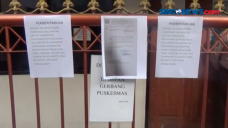 Sejumlah Pegawai dan...