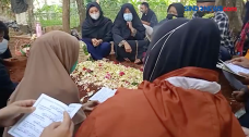 Jenazah Mbak You Dimakamkan...