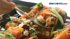 Menikmati Ikan Bakar...
