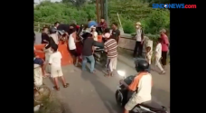 Viral, Warga Gotong...