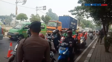 Penyekatan di Atas Jam...