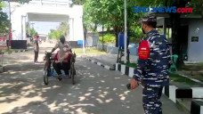 Serbu Vaksin, Seorang...