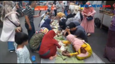 Viral, Warga Makan Nasi...