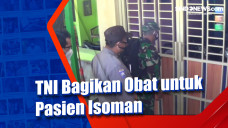 TNI Bagikan Obat untuk...