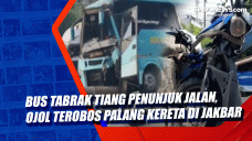 Bus Tabrak Tiang Penunjuk...