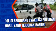 Polisi Berjibaku Evakuasi...