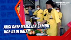 Aksi Chef Memasak Sambil...